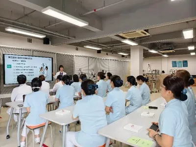 专科护士通过仿真训练学习眼科操作(原报道配图)